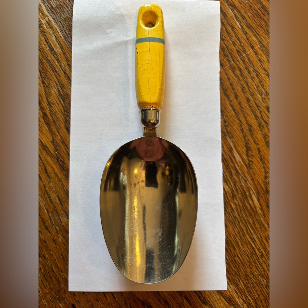 1950 - 60’s A&J Level Full 1/4 Cup Measuring Scoop